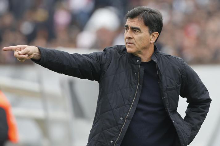 ¡Tiembla Colo Colo! Gustavo Quinteros fue contactado por importante club de Sudamérica