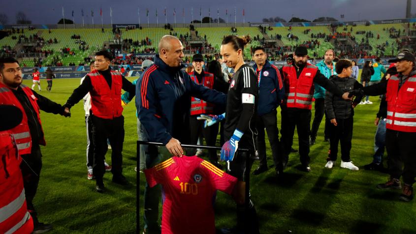 Pablo Milad responde a los cuestionamientos de Christiane Endler: "Se avanzó mucho en el fútbol femenino y ella es testigo"