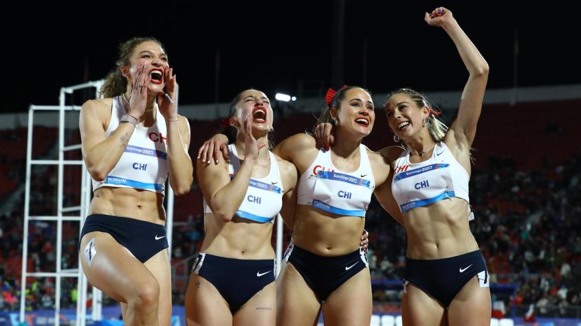 Las Pumas tras ganar la plata en Santiago 2023 - Créditos: Photosport