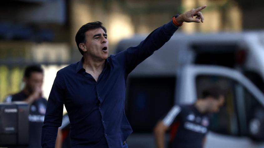 Gustavo Quinteros pone la pelota contra el piso: "No hablamos de un posible título, vamos partido a partido"