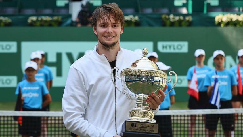 Estrella de la ATP afirma que no volverá más a Chile tras sufrir agresión: "Nos tiraban botellas"