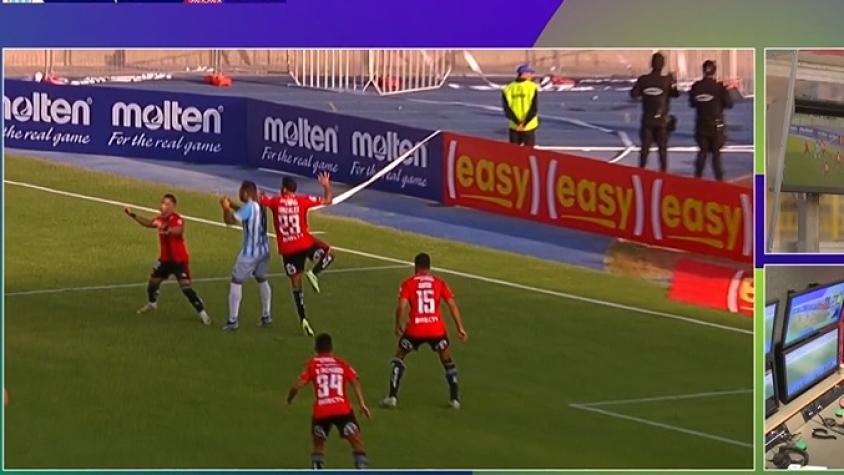 Penal cobrado a Magallanes desató los reclamos de Colo Colo en la final de Copa Chile