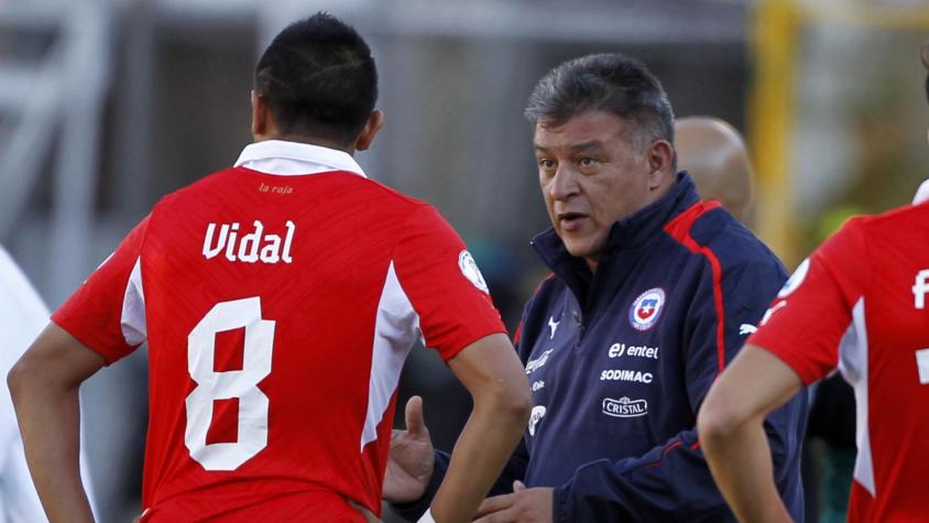 Arturo Vidal y Claudio Borghi - Créditos: Photosport 