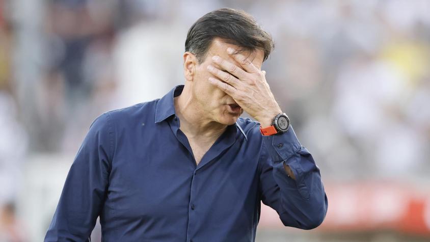 Gustavo Quinteros hizo feroz mea culpa tras la dura derrota de Colo Colo: "El responsable soy yo"