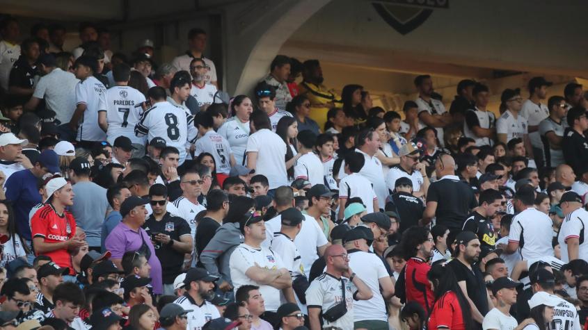 "Hinchas de cartón...": duras críticas a fanáticos de Colo Colo que se fueron del Monumental antes del final
