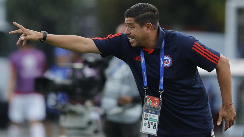 Nicolás Córdova culpó al estado de la cancha tras la derrota de La Roja ante Perú | Photosport