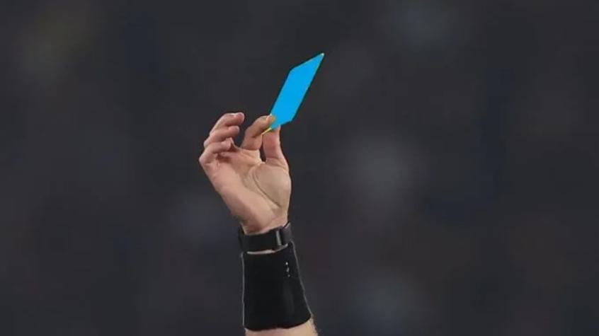 La tarjeta azul llega para revolucionar al fútbol - Crédito: Captura.