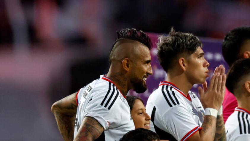 Arturo Vidal no quiere que Carlos Palacios deje Colo Colo - Crédito: Photosport.