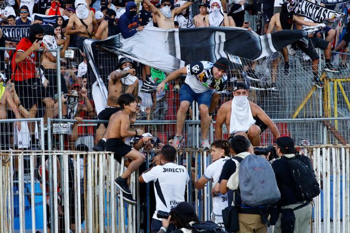 El mal comportamiento de la Garra Blanca perjudica a los hinchas de Colo Colo - Crédito: Photosport.