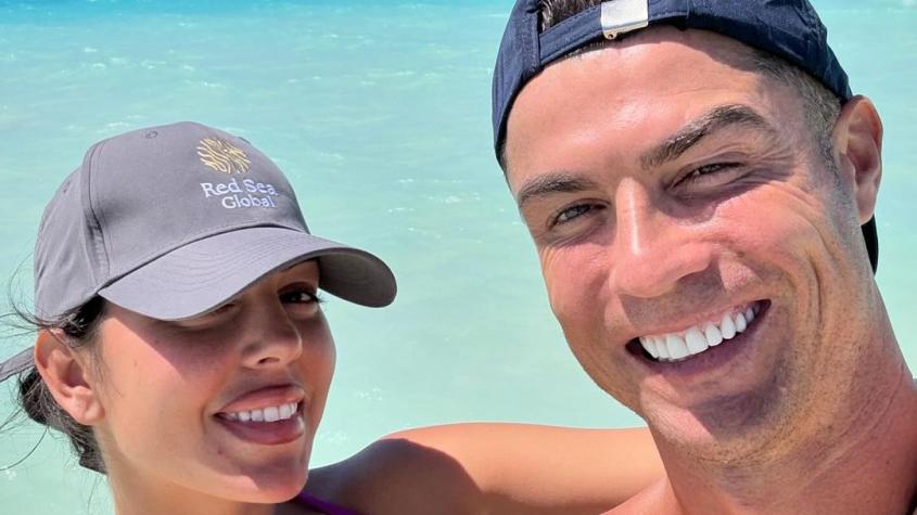 Georgina y Cristiano en la playa son puro amor - Instagram
