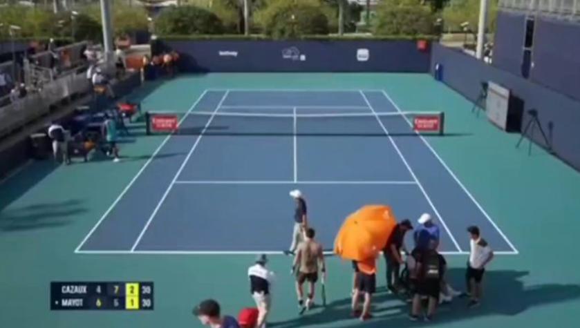 Fue evacuado en silla de ruedas: Arthur Cazaux se desplomó en pleno partido del Masters de Miami