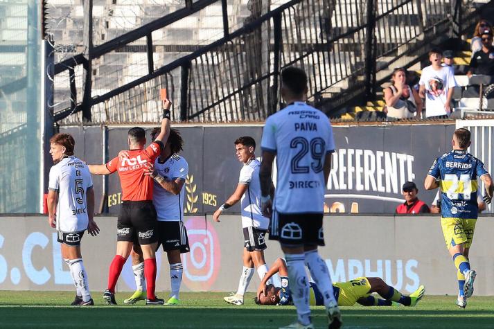 Maxi Falcón fue expulsado en Colo Colo - Crédito: Photosport.