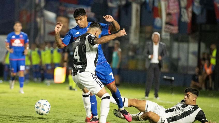 Es extremo, juega en Tigre y lo representa Lucas Wilchez: Este sería el próximo fichaje de Colo Colo