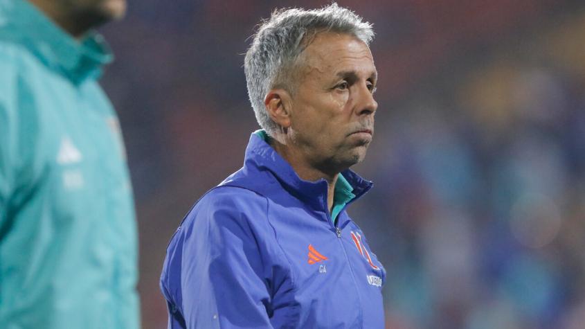 Gustavo Álvarez se disfraza de "espía" en la U de Chile: mira lo que hizo el DT líder del Campeonato Nacional