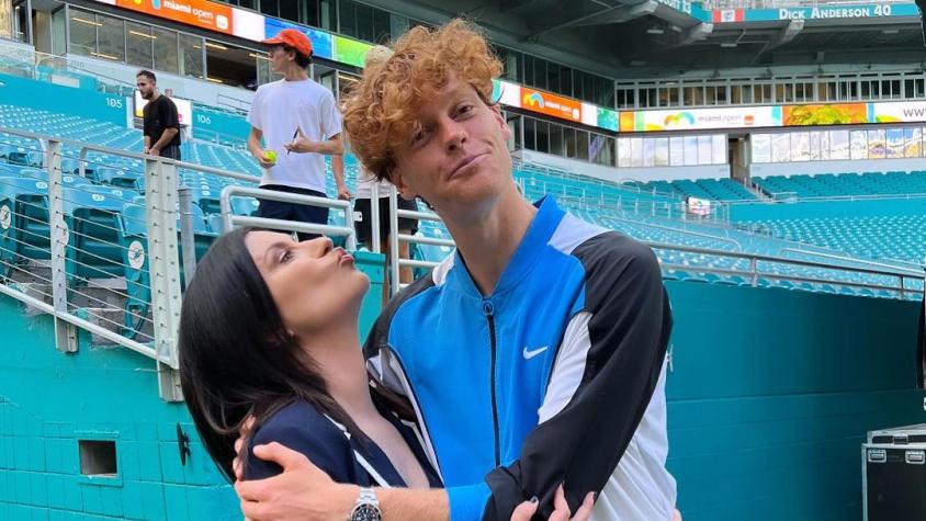 Laura Pausini intentó besar a Jannik Sinner y la reacción del tenista italiano es viral 