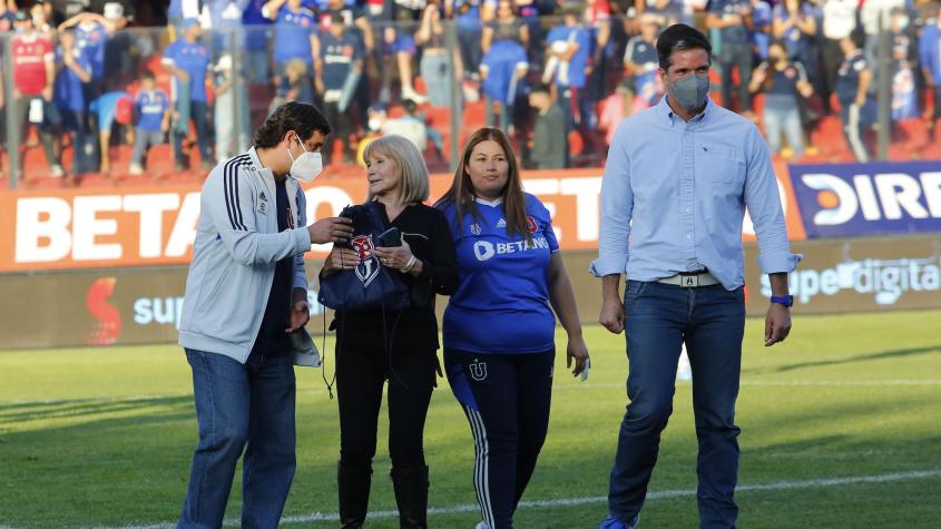 U de Chile junto a la familia de Leonel Sánchez - Crédito: Photosport