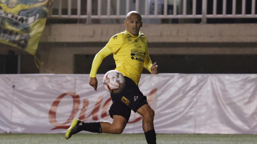 Humberto Suazo la sigue rompiendo en la Primera B y ahora anotó un golazo