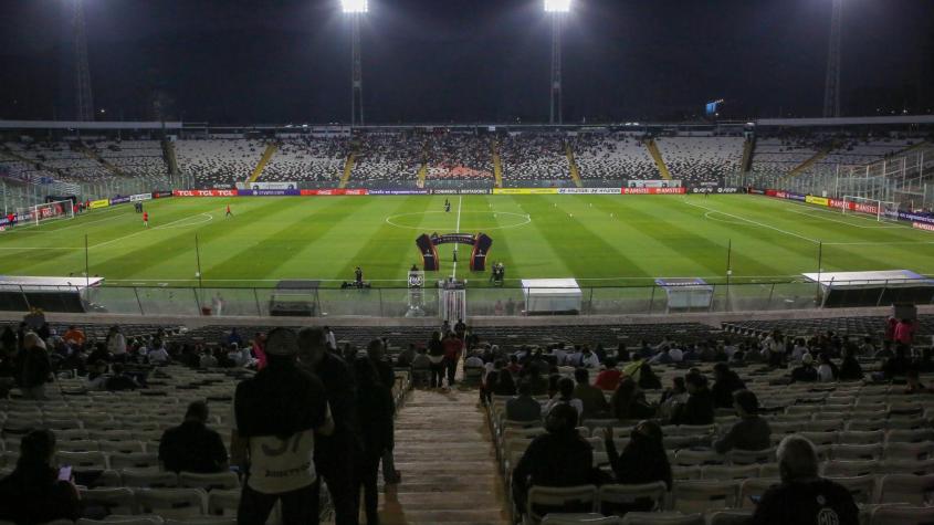 Captan a hincha de U de Chile alentando al rival de Colo Colo en Copa Libertadores