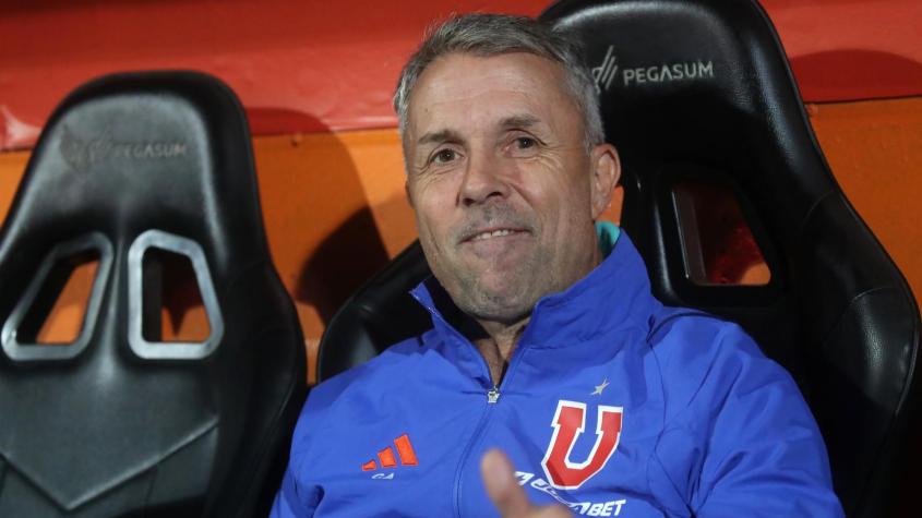Gustavo Álvarez llena de elogios a joven defensa de U de Chile: “Se termina imponiendo por el carácter”