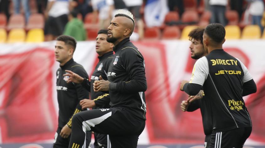Hinchas de la UC reciben a Arturo Vidal entre pifias en el clásico ante Colo Colo