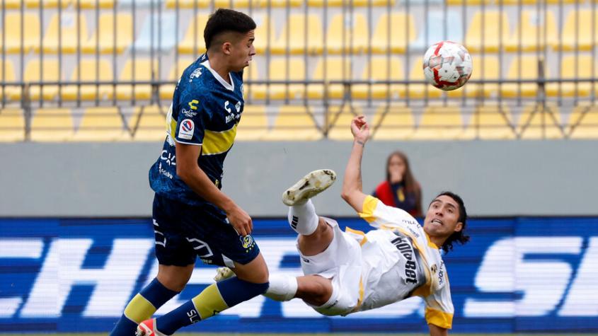 Luciano Cabral anotó golazo en el Sausalito - Crédito: Photosport.