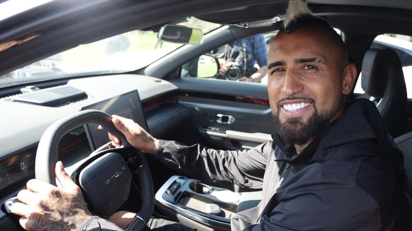 De origen chino y tasado en 20 millones: Los detalles del lujoso auto que le regalaron al plantel de Colo Colo