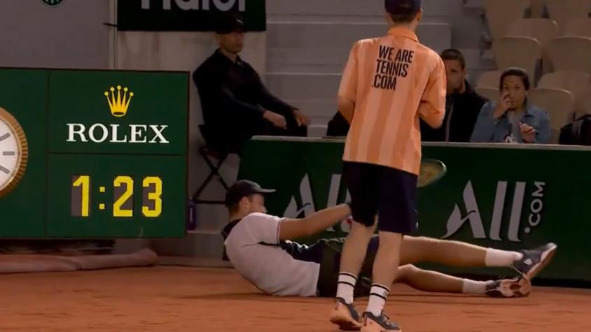 Nicolás Jarry sufrió dura caída en Roland Garros - Crédito: Captura.