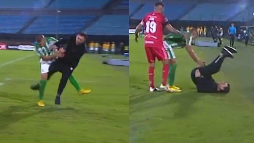 Pablo Guede fue embestido por un rival y terminó en el suelo en Copa Sudamericana