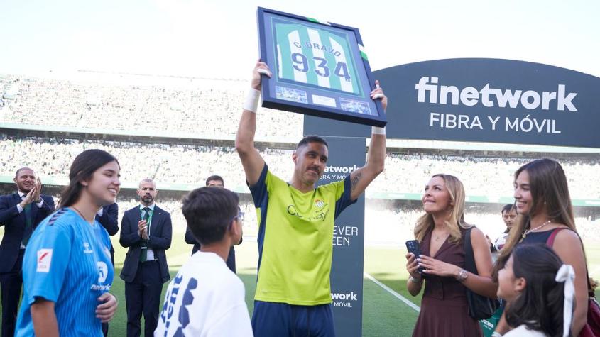 La emotiva despedida de Claudio Bravo de Real Betis: "Ya formas parte de nuestra historia"