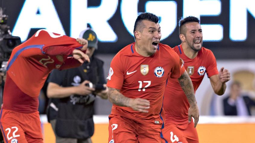 La postura de Aníbal Mosa ante la opción de Gary Medel y Mauricio Isla a Colo Colo: “No descarto a nadie”