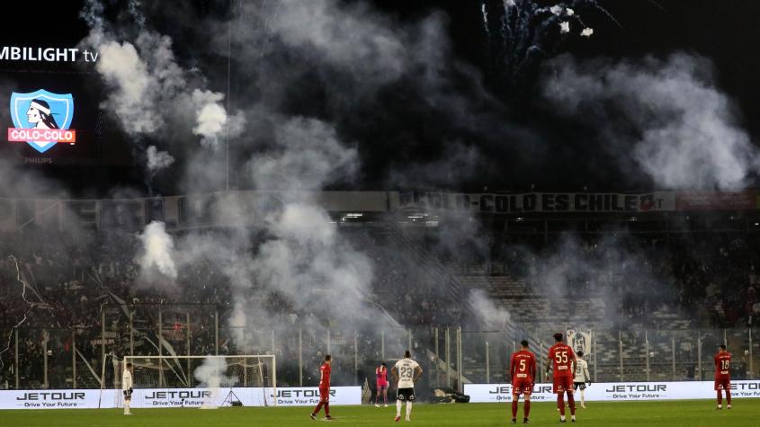 Incidentes en el partido entre Colo Colo y Universitario - Créditos: Photosport
