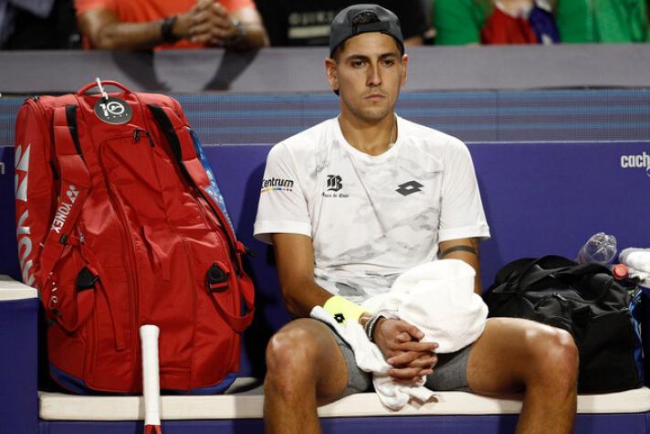 Polémica en ATP 500 de Queen´s: rival de Alejandro Tabilo logra suspender el partido