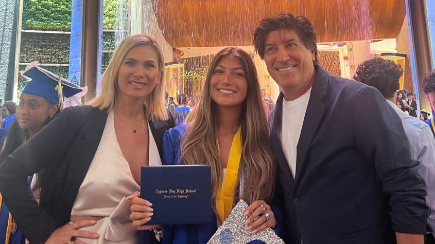 Mía Zamorano junto a su padre, Iván Zamorano y María Alberó - Créditos: Instagram