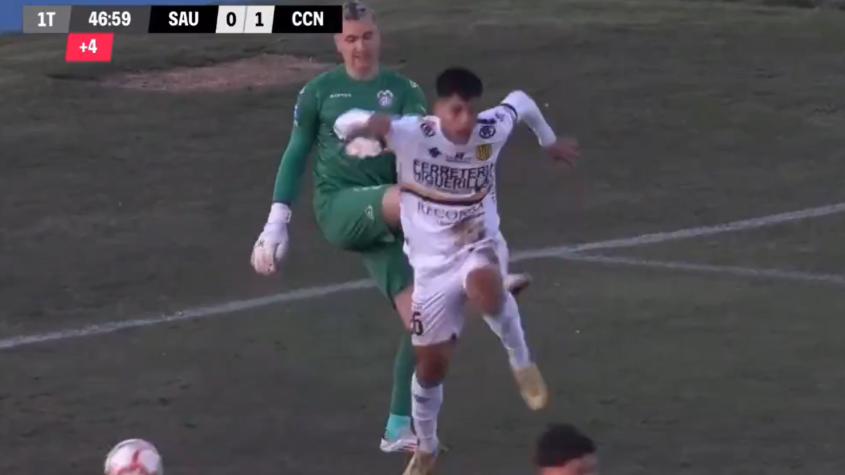 La tremenda patada de Cristóbal Campos que solo fue amarilla en Segunda División