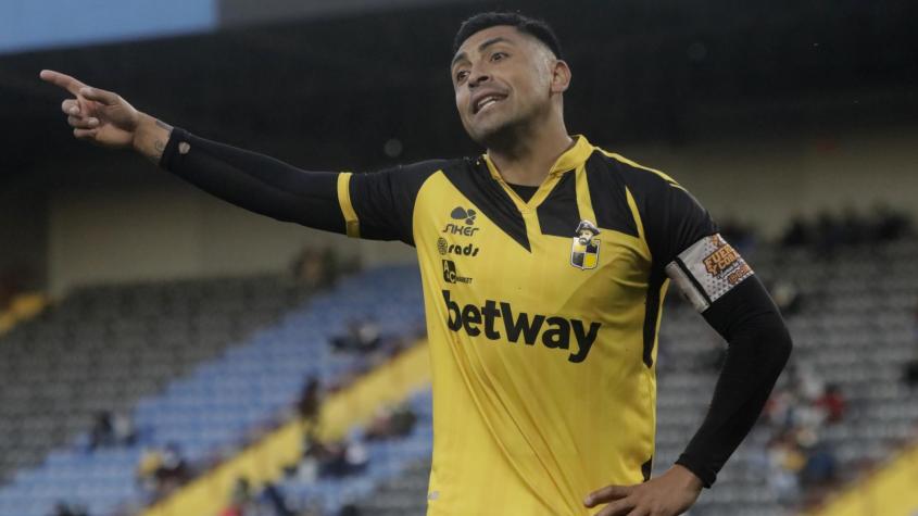 Gonzalo Jara revela que un club de Primera en Chile lo quiso sacar del retiro