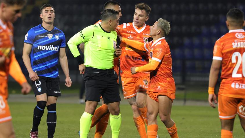 Los reclamos de Cobreloa. Crédito: Photosport.