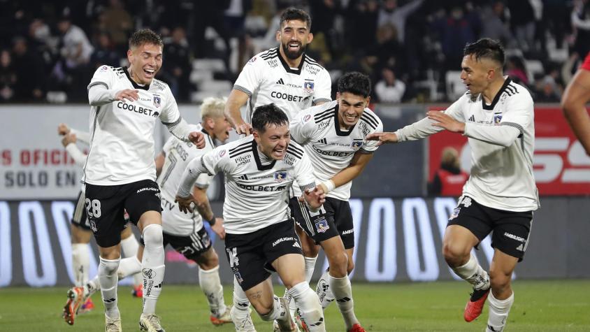 Figura de Colo Colo ayuda a Fernández Vial. Crédito: Photosport.