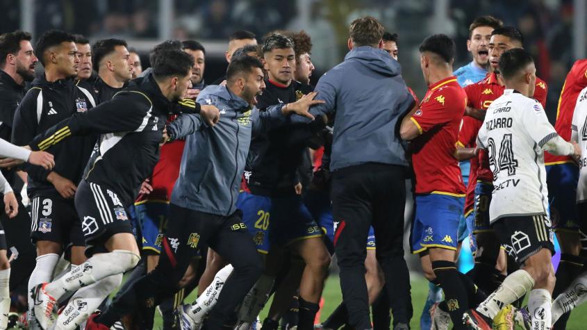 Pelea entre Colo Colo y Unión Española. Crédito: Photosport.