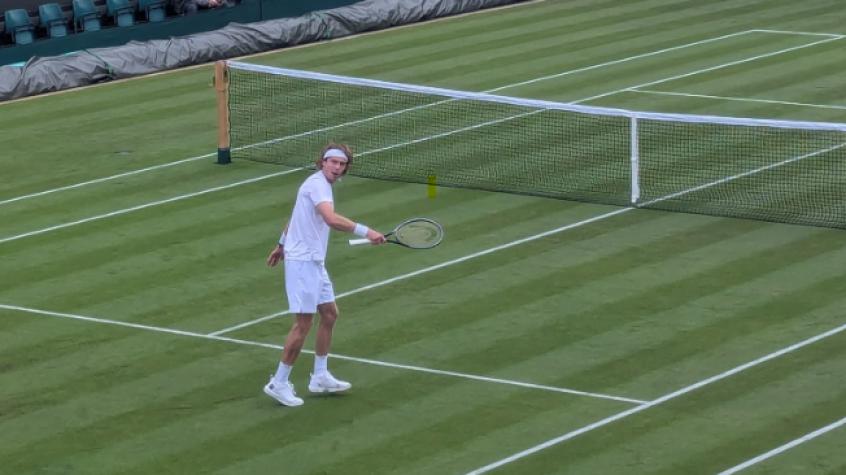 ¡Quedó sangrando!: El descontrol de Andrey Rublev en Wimbledon