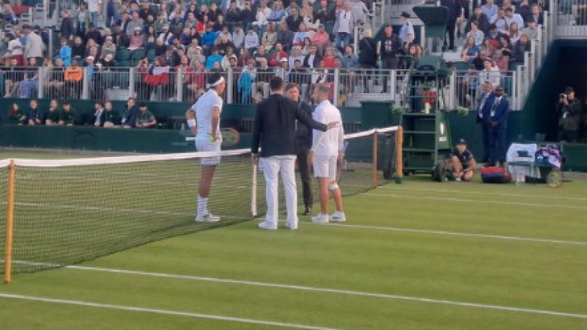 Partido de Alejandro Tabilo por Wimbledon fue suspendido por falta de luz