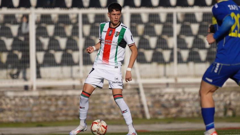 Iván Román disputando un partido con Palestino - Créditos: @ivanroman_3