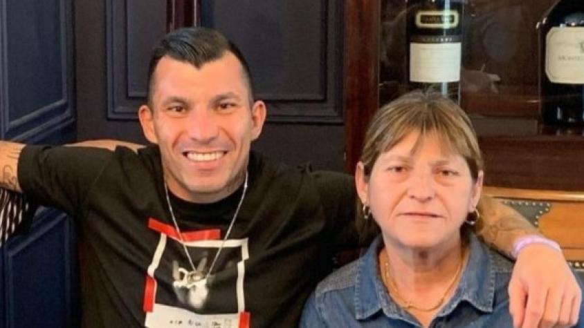 Gary Medel y su madre - Crédito: Instagram