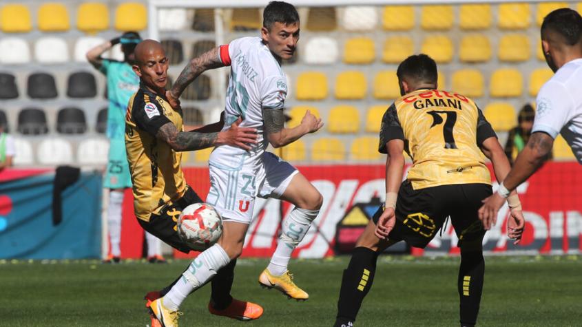 Polémica jugada de Aránguiz en U de Chile - Créditos: Photosport