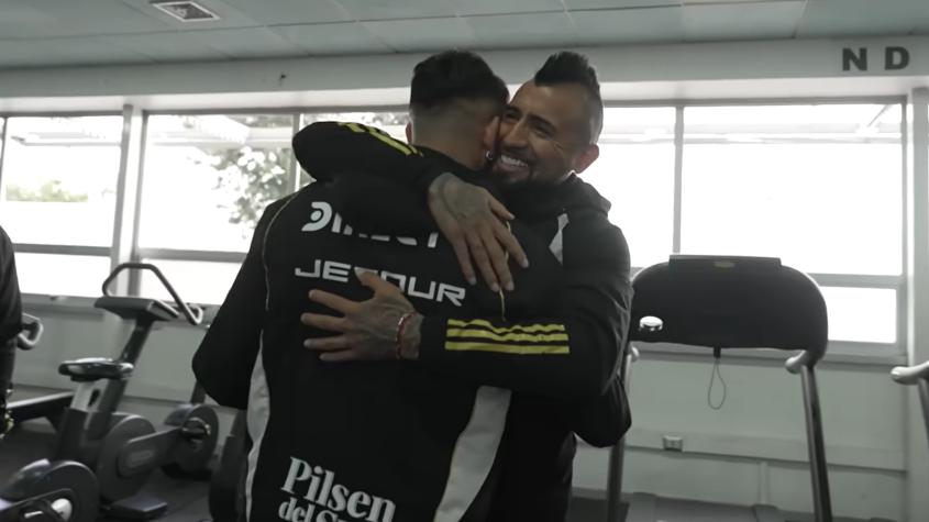 Arturo Vidal junto a Mauricio Isla. Crédito: Colo Colo.