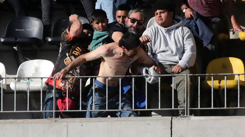 Hinchas pelean en U de Chile vs Coquimbo U. - Créditos: Photosport