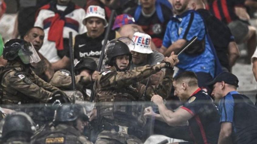 VIDEO | Graves incidentes marcaron duelo de Copa Libertadores con dos chilenos como protagonistas