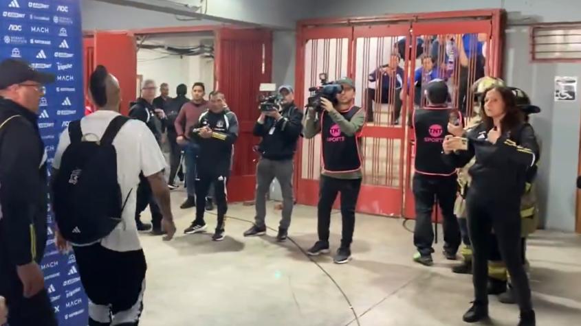"Gorreado cu...": Hinchas de U de Chile insultan a Arturo Vidal y repasan a Mauricio Isla con íntima polémica