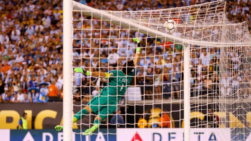 VIDEO | Valió una Copa América: la mejor tapada de Claudio Bravo