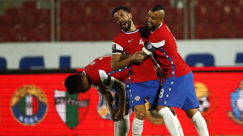 Arturo Vidal y Mauricio Isla - Créditos: Photosport