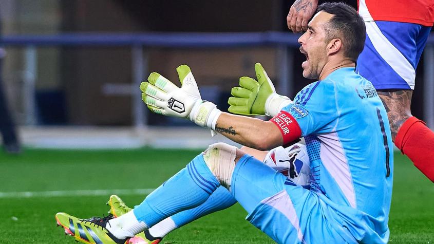 A días de su retiro: Conmebol quiso sancionar a Claudio Bravo por dichos en la Copa América